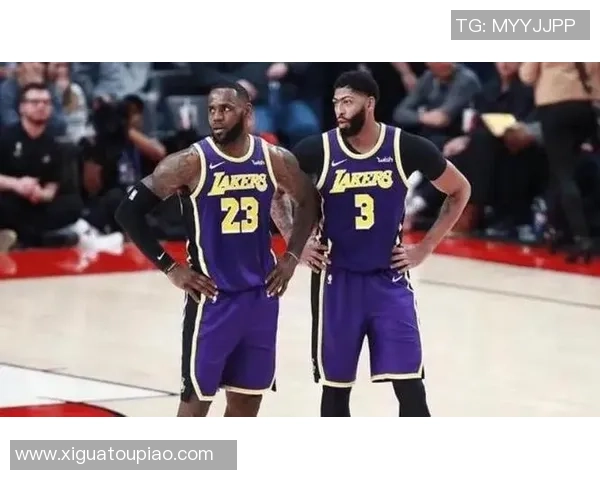 足球球星送秋衣事件背后是谁的心意引发热议各方反响 足球球星送秋衣事件背后是谁的心意引发热议各方反响