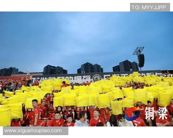 昔日足球传奇重返赛场 激动人心的一刻让球迷热泪盈眶